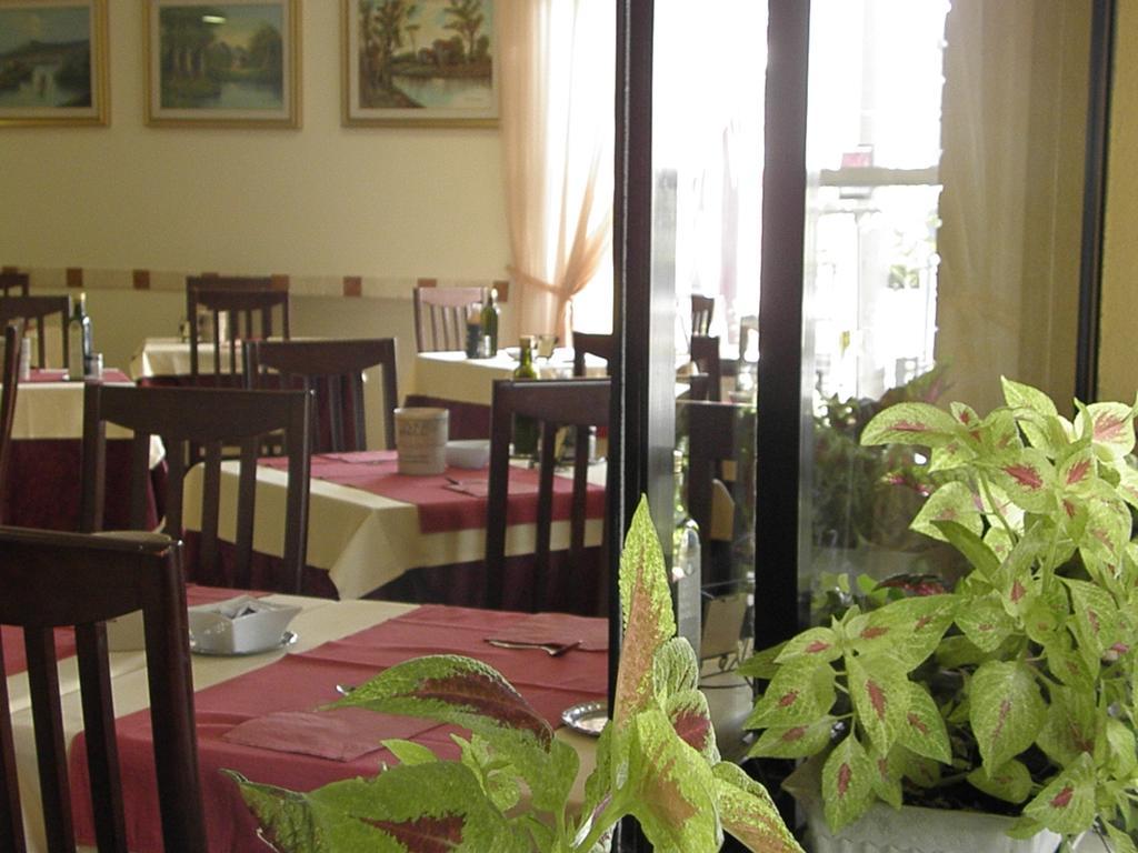 Crosal Hotel