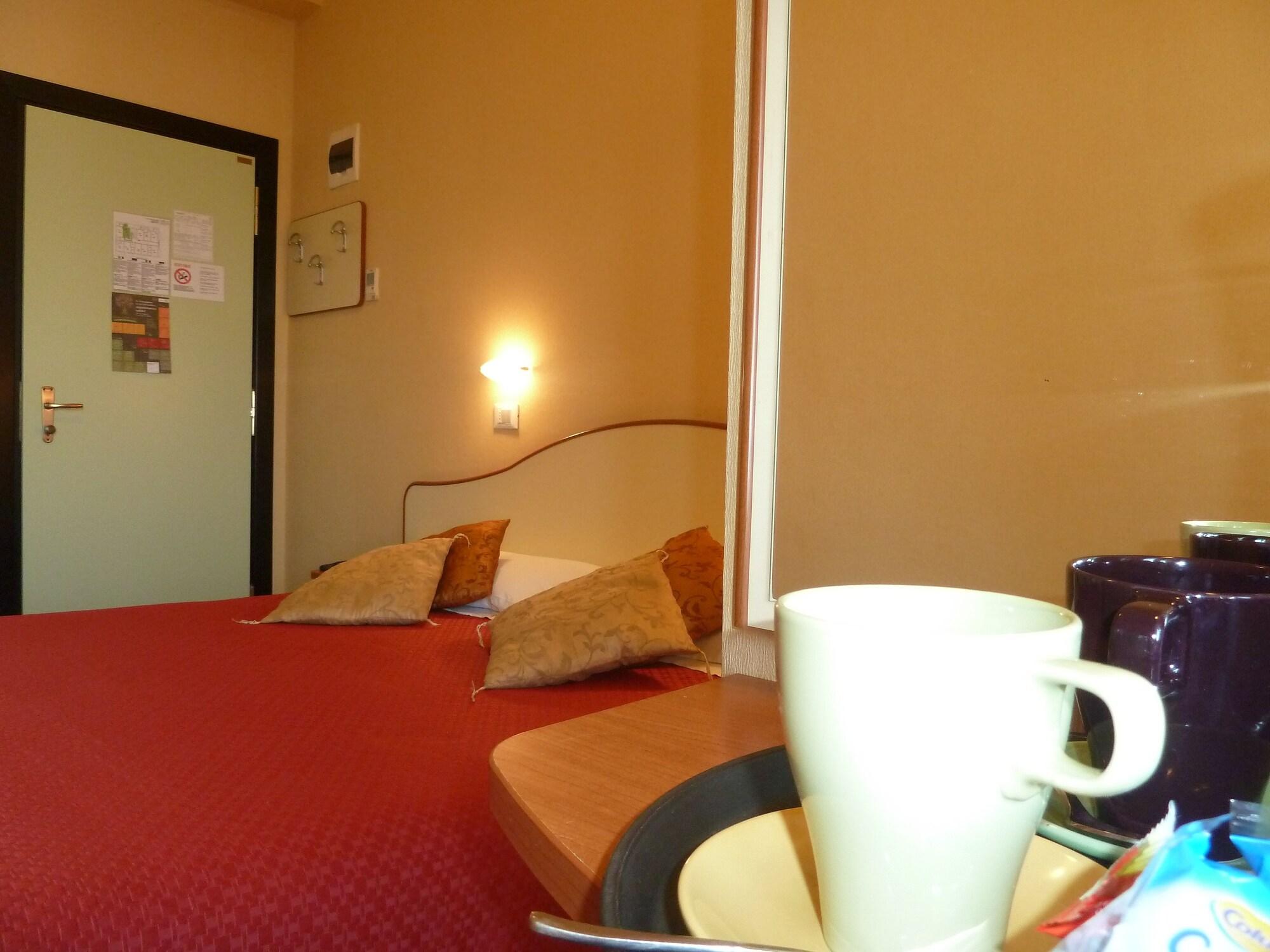 Crosal Hotel