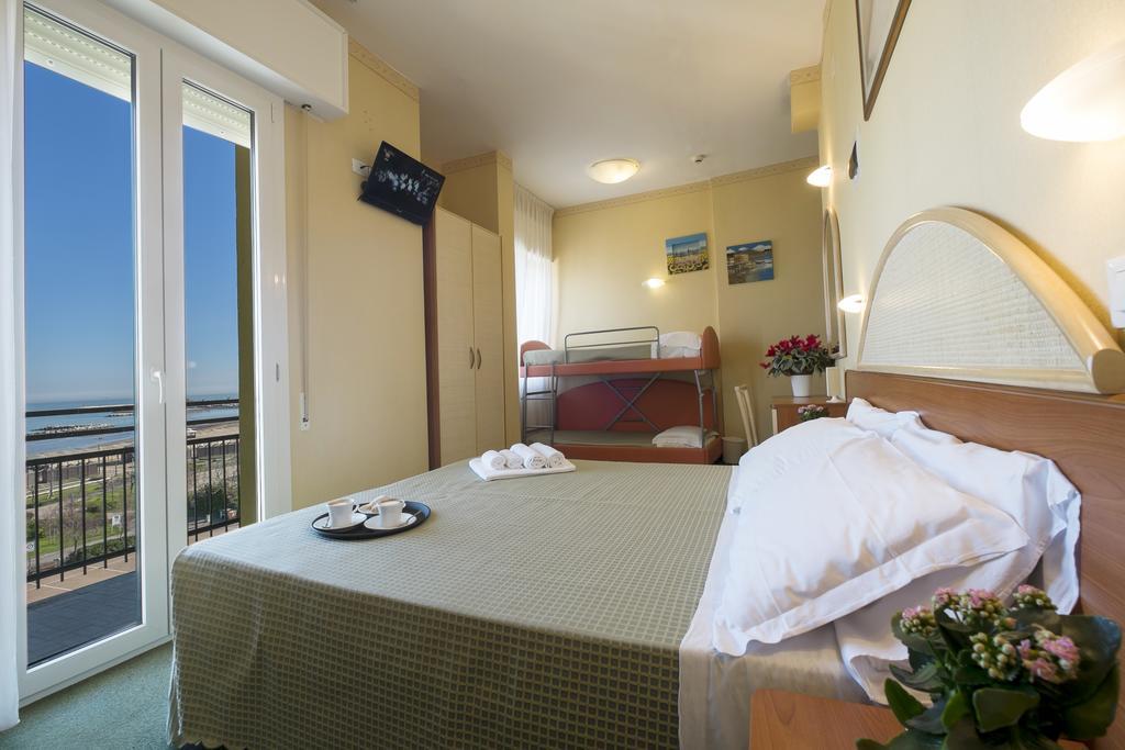 Crosal Hotel