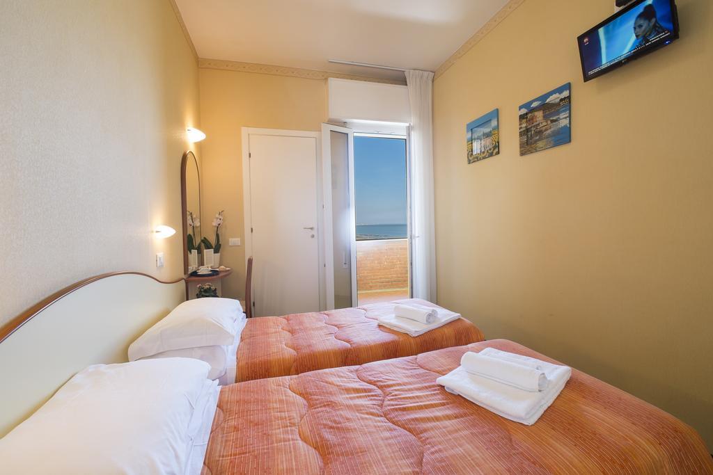 Crosal Hotel 3*