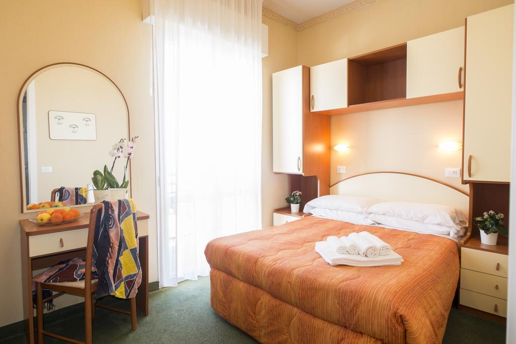Hotel Crosal 3*
