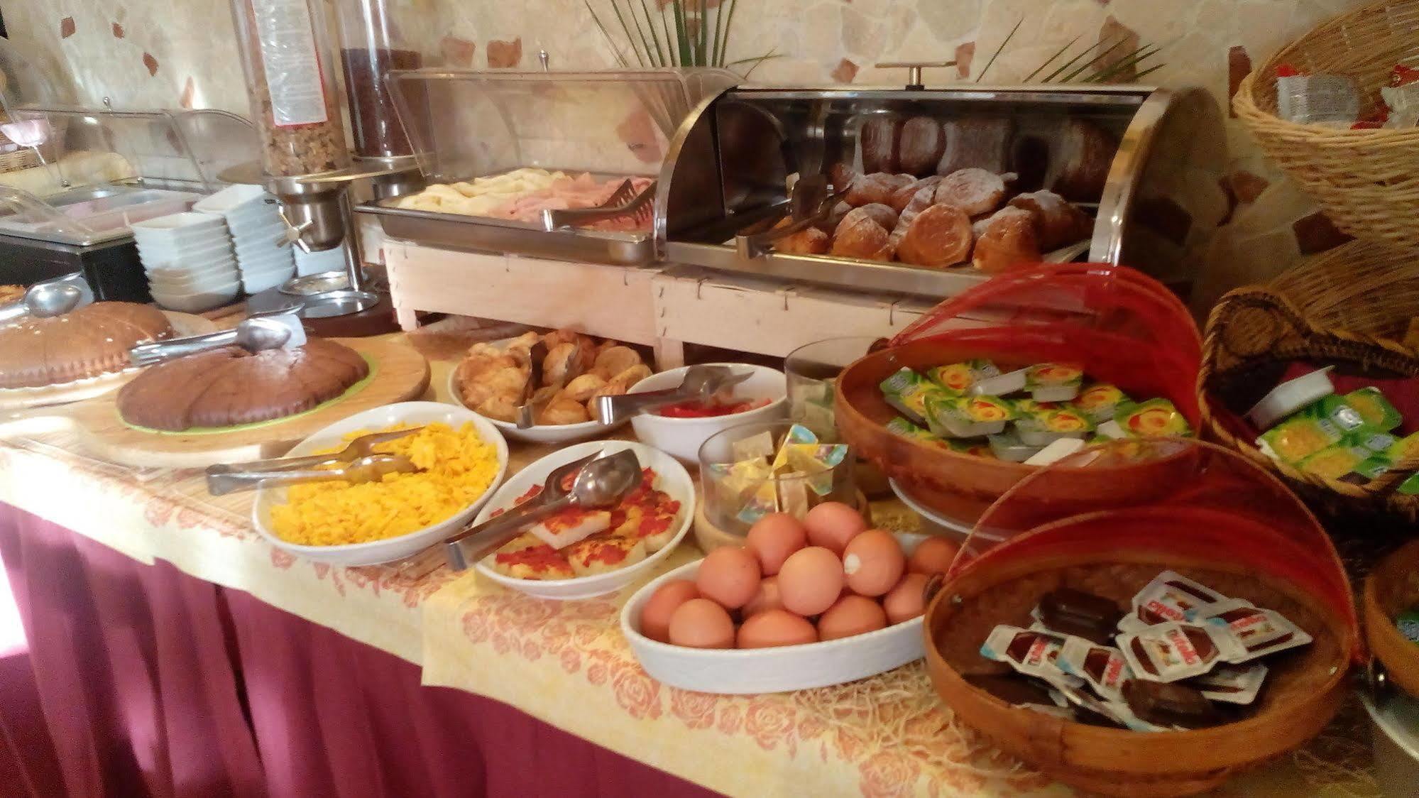 Crosal Hotel